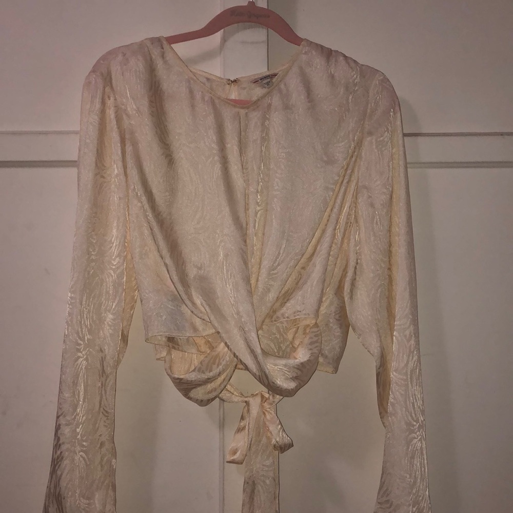 🔥Delicate Guess blouse🔥